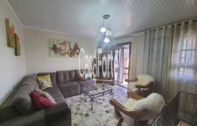 Imagem: A casa possui 3 Dormitórios, 3 Banheiros, 3 Vagas na garagem