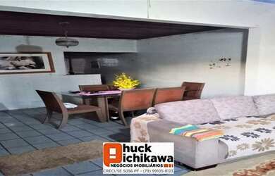 Imagem: A casa possui 5 Dormitórios, 3 Banheiros, 2 Vagas na garagem