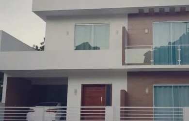 Imagem: A casa possui 3 Dormitórios, 1 Banheiro, 1 Vaga na garagem