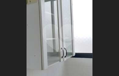 Imagem: O apartamento possui 1 Dormitório, 1 Banheiro, 1 Vaga na garagem