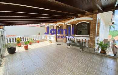 Imagem: A casa à venda possui 4 Dormitórios, 3 Banheiros, 2 Vagas