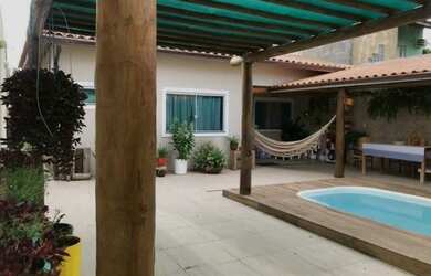 Imagem: A casa possui 3 Dormitórios, 3 Banheiros, 195m² de Área e