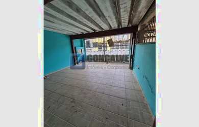 Imagem: A casa possui 2 Dormitórios, 2 Banheiros, 2 Vagas na garagem