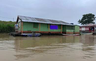 Imagem: A casa possui 2 Dormitórios e está localizado em Parque 10