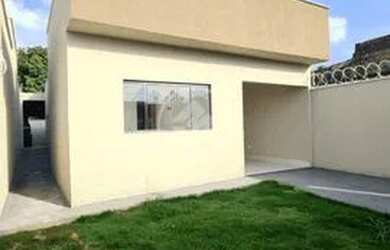 Imagem: A casa possui 3 Dormitórios, 1 Banheiro, 2 Vagas na garagem