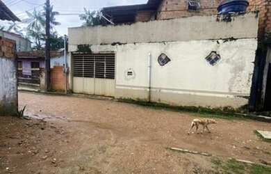 Imagem: A casa possui 2 Dormitórios, 3 Banheiros, 1 Vaga na garagem