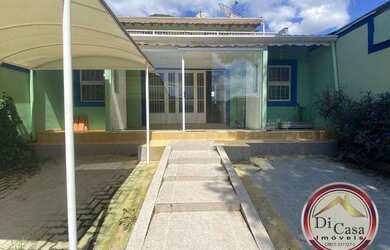 Imagem: A casa possui 3 Dormitórios, 3 Banheiros, 2 Vagas na garagem