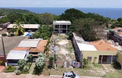 Imagem: A casa possui 3 Dormitórios, 2 Banheiros, 5 Vagas na garagem