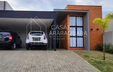 Imagem: A casa possui 2 Dormitórios, 3 Banheiros, 4 Vagas na garagem