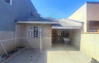 Imagem: A casa possui 2 Dormitórios, 1 Banheiro, 1 Vaga na garagem