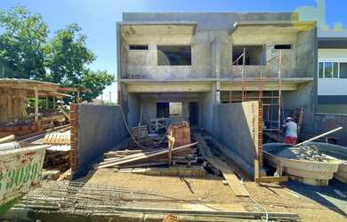 Imagem: A casa possui 3 Dormitórios, 3 Banheiros, 2 Vagas na garagem