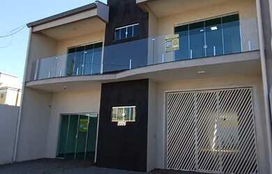 Imagem: A casa possui 3 Dormitórios, 4 Banheiros, 3 Vagas na garagem