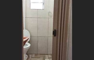 Imagem: A casa possui 2 Dormitórios, 1 Banheiro, Varanda e está localizado