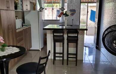 Imagem: A casa possui 2 Dormitórios, 1 Banheiro e 1 Vaga na garagem