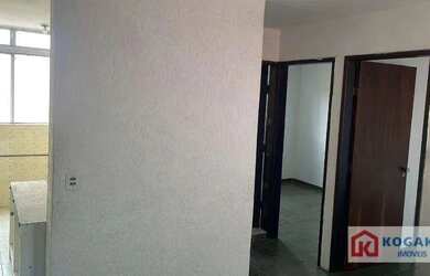 Imagem: O apartamento possui 2 Dormitórios, 1 Banheiro, 1 Vaga na garagem