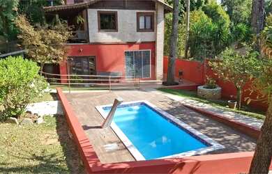 Imagem: A casa possui 5 Dormitórios, 5 Banheiros, 4 Vagas na garagem