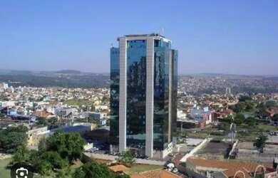 Imagem: O depósito possui 4 Vagas na garagem, 150m² de Área e está