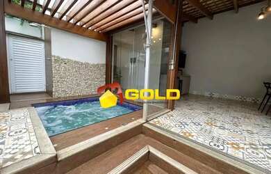 Imagem: A casa possui 3 Dormitórios, 4 Banheiros, 3 Vagas na garagem