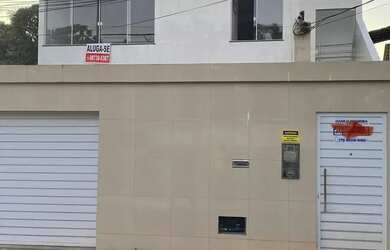 Imagem: A casa possui 3 Dormitórios, 1 Banheiro, 2 Vagas na garagem