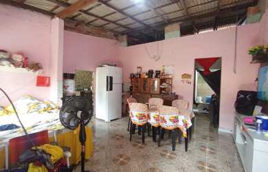 Imagem: A casa possui 2 Dormitórios, 1 Banheiro, 120m² de Área e