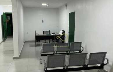 Imagem: O depósito possui 2 Vagas na garagem e 440m² de Área e está