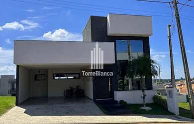 Imagem: A casa em condomínio possui 3 Dormitórios, 2 Banheiros, 2