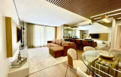 Imagem: O apartamento possui 3 Dormitórios, 1 Banheiro, 4 Vagas na