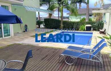 Imagem: A casa em condomínio possui 4 Dormitórios, 4 Banheiros, 3