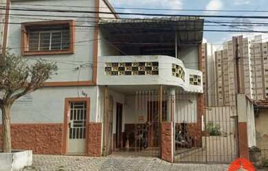 Imagem: A casa possui 5 Dormitórios, 4 Banheiros, 5 Vagas na garagem