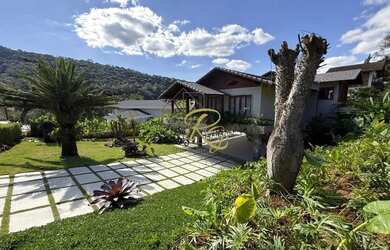 Imagem: A casa em condomínio possui 5 Dormitórios, 5 Banheiros, 4