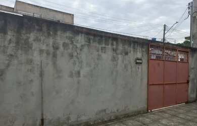 Imagem: A casa possui 2 Dormitórios, 1 Banheiro, 1 Vaga na garagem