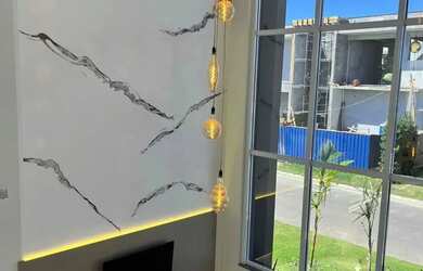 Imagem: A casa possui 4 Dormitórios, 5 Banheiros, 4 Vagas na garagem