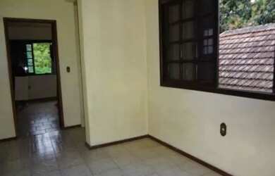 Imagem: A casa possui 3 Dormitórios, 3 Banheiros, 1 Vaga na garagem