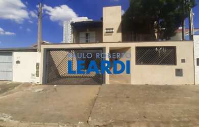 Imagem: A casa possui 3 Dormitórios, 4 Banheiros, 4 Vagas na garagem