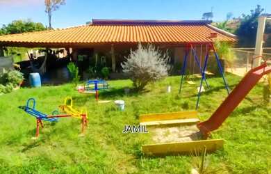 Imagem: A chácara à venda possui e está localizado em Recanto Elimar