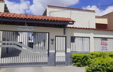 Imagem: A casa possui 3 Dormitórios, 3 Banheiros, 2 Vagas na garagem