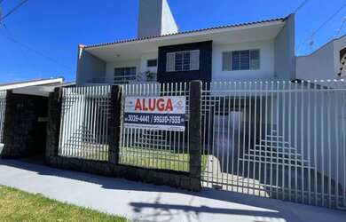 Imagem: A casa possui 4 Dormitórios, 5 Banheiros, 5 Vagas na garagem