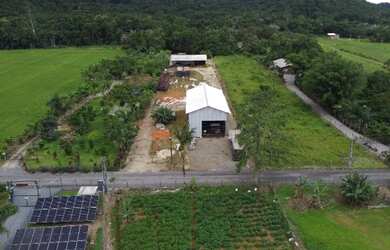 Imagem: O depósito possui 5 Vagas na garagem, 6.600m² de Área e