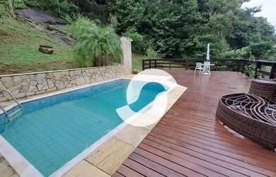 Imagem: A casa em condomínio possui 4 Dormitórios, 2 Banheiros, 2