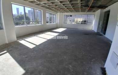 Imagem: O depósito possui 3 Vagas na garagem, 120m² de Área e está