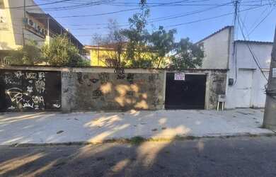 Imagem: A casa possui 1 Dormitório, 1 Banheiro e 1 Vaga na garagem