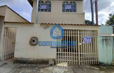 Imagem: A casa possui 5 Dormitórios, 2 Banheiros, 2 Vagas na garagem