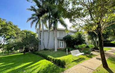 Imagem: A casa em condomínio possui 4 Dormitórios, 5 Banheiros, 5