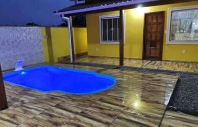 Imagem: A casa possui 3 Dormitórios, 2 Banheiros, 2 Vagas na garagem