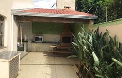 Imagem: A casa possui 5 Dormitórios, 5 Banheiros, 4 Vagas na garagem