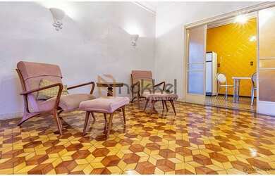 Imagem: A casa possui 3 Dormitórios, 2 Banheiros, 3 Vagas na garagem