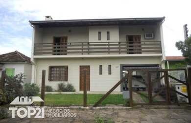 Imagem: A casa possui 4 Dormitórios, 3 Banheiros, 4 Vagas na garagem