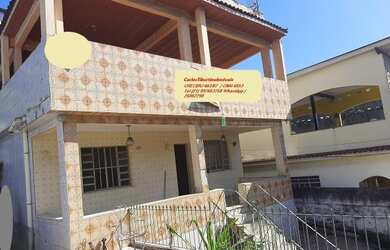 Imagem: A casa possui 3 Dormitórios, 2 Banheiros, 1 Vaga na garagem