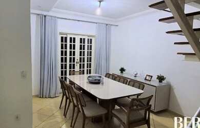 Imagem: A casa em condomínio possui 3 Dormitórios, 3 Banheiros, 2