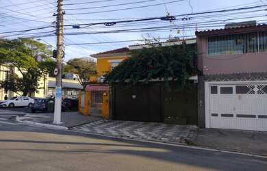 Imagem: A casa possui 3 Dormitórios, 3 Banheiros, 2 Vagas na garagem